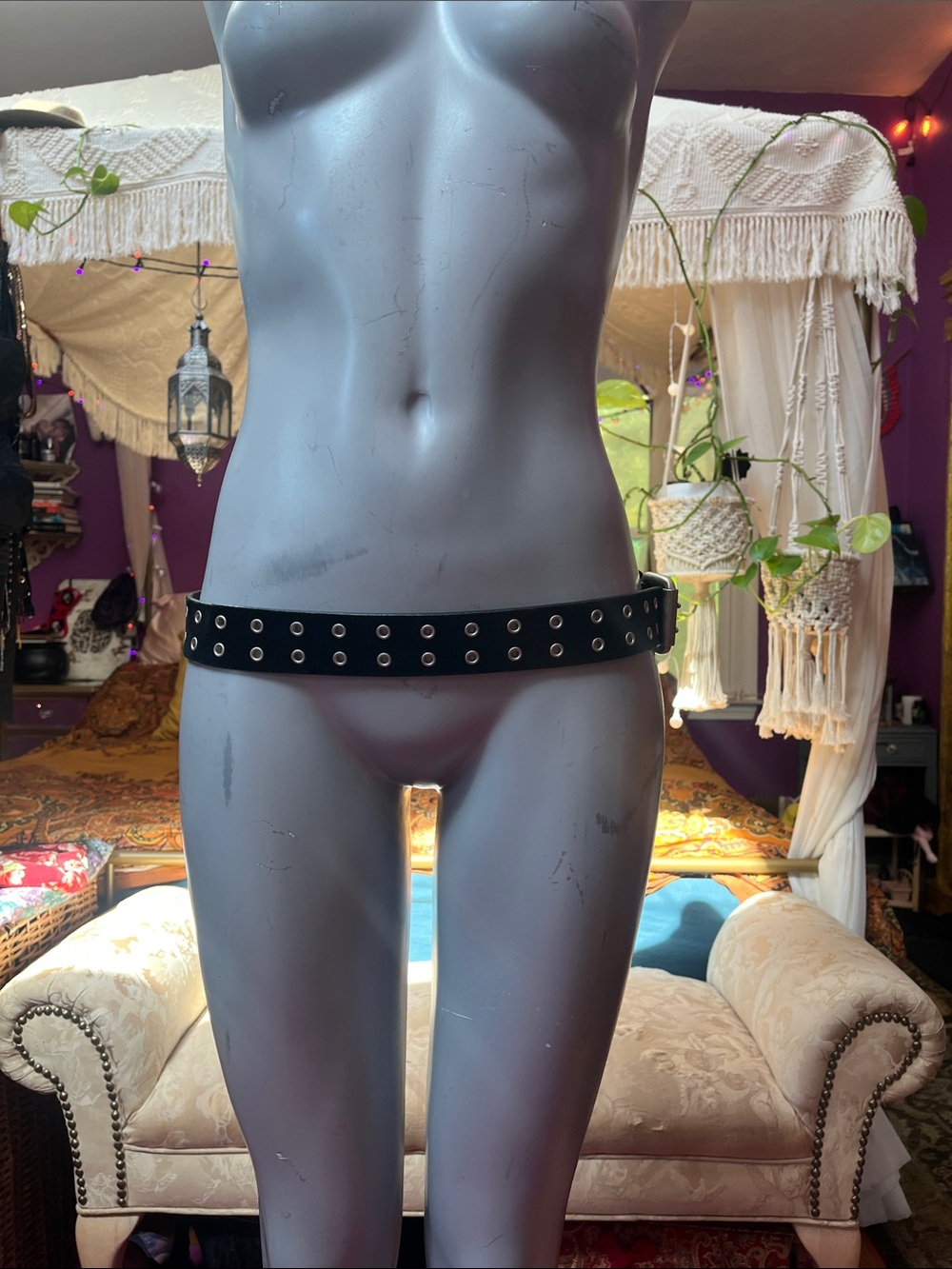 Vintage Y2K Black suede grommet belt